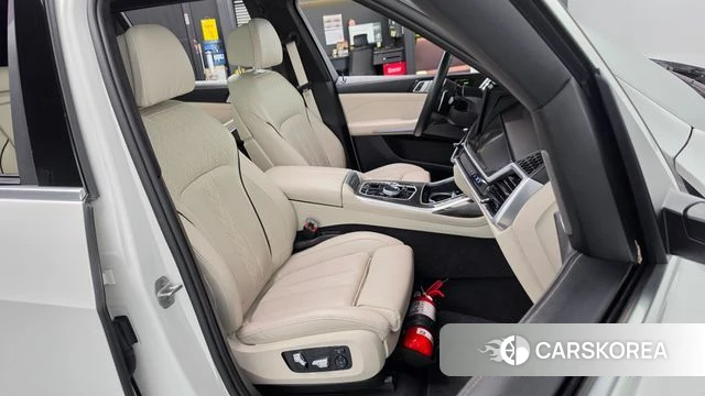 BMW X7 (G07) 2025 Белый из Кореи, фото 2