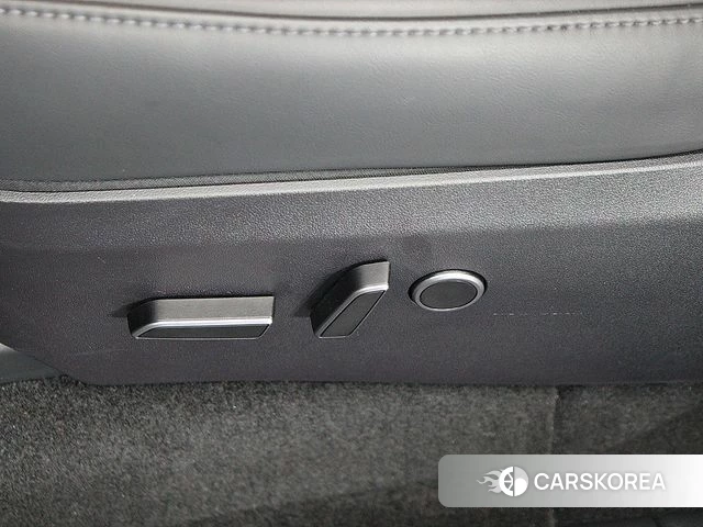 Tesla Model Y 2023 Белый из Кореи, фото 2