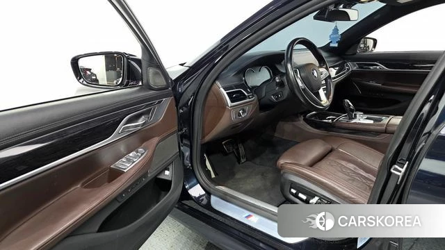 BMW 7 Series (G11) 2018 Черный из Кореи, фото 2