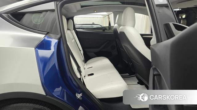 Tesla Model Y 2022 Серебряный из Кореи, фото 2