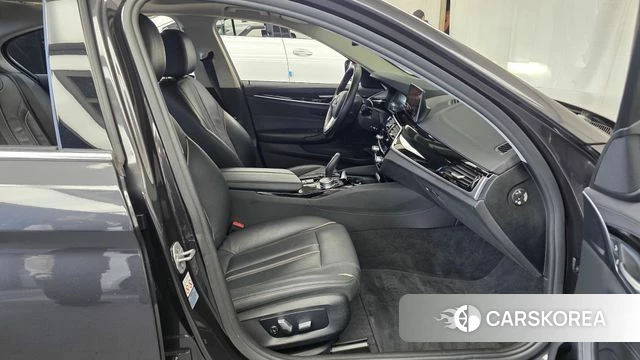 BMW 5 Series (G30) 2019 Серый из Кореи, фото 2