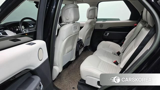 Land Rover Discovery 5 2023 Черный из Кореи, фото 2