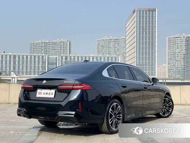 BMW 5 series 2025 Черный из Китая, фото 2
