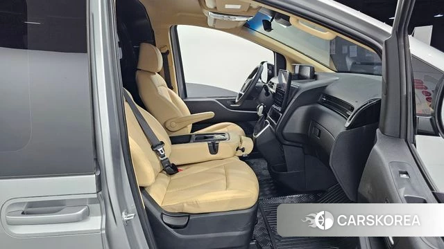 Hyundai Staria 2021 Серебряный из Кореи, фото 2