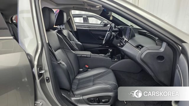 Lexus ES300h 7th generation 2021 Серебристо-серый из Кореи, фото 2