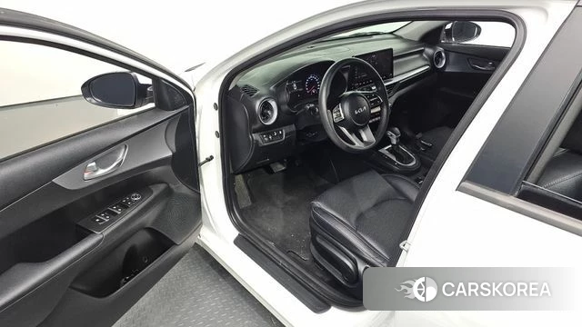 Kia The New K3 2nd generation 2022 Белый из Кореи, фото 2