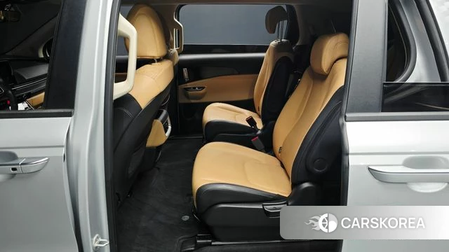 Kia Carnival 4th generation 2022 Серебряный из Кореи, фото 2