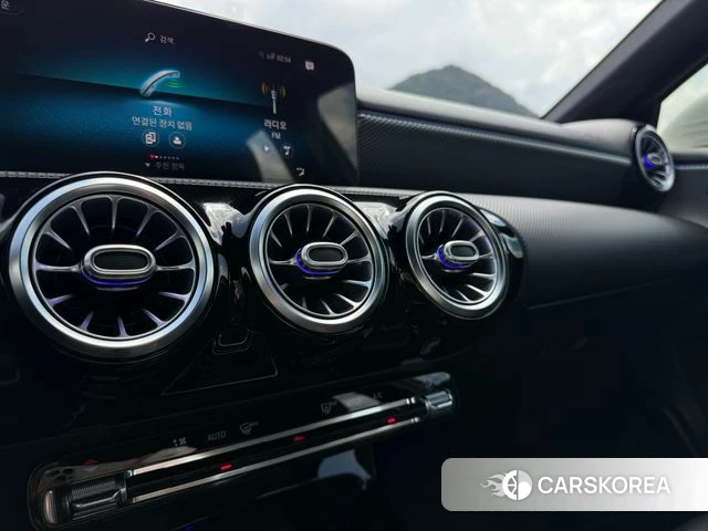 Mercedes-Benz A-Class W177 2021 Белый из Кореи, фото 2