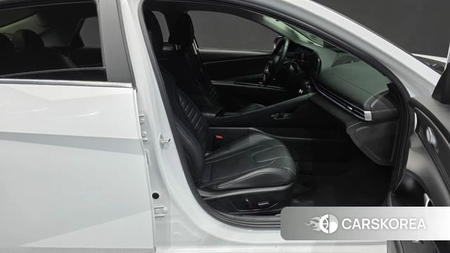 Hyundai Avante Hybrid (CN7) 2022 Белый из Кореи, фото 2