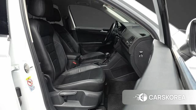 Volkswagen Tiguan second Generation 2020 Белый из Кореи, фото 2