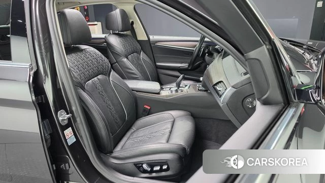 BMW 5 Series (G30) 2018 Серый из Кореи, фото 2