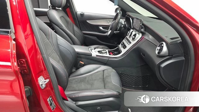 Mercedes-Benz C-Class W205 2019 Красный из Кореи, фото 2