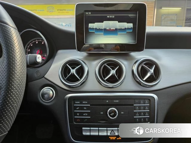 Mercedes-Benz GLA-Class X156 2019 Белый из Кореи, фото 2