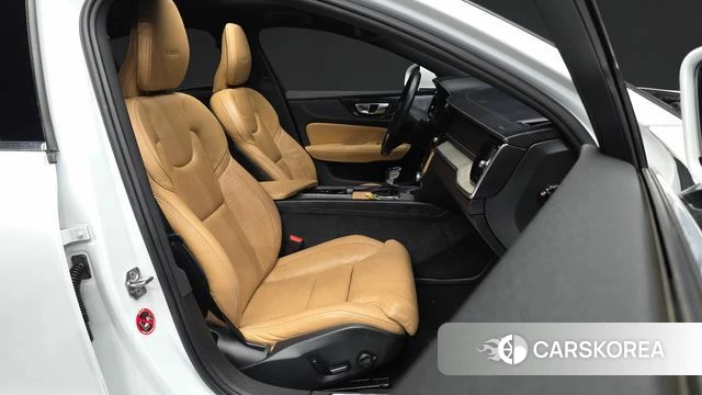 Volvo S60 3rd generation 2019 Белый из Кореи, фото 2