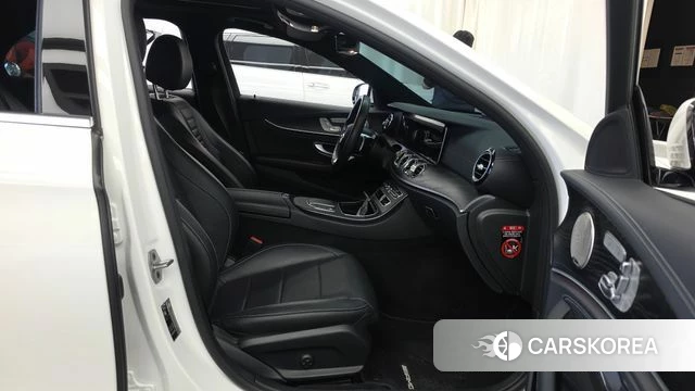 Mercedes-Benz E-Class W213 2022 Белый из Кореи, фото 2