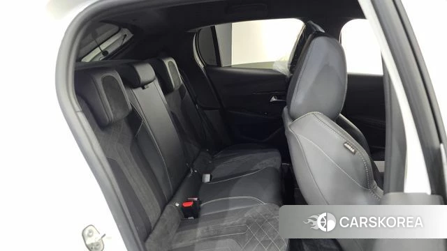 Peugeot e-208 second Generation 2023 Белый из Кореи, фото 2