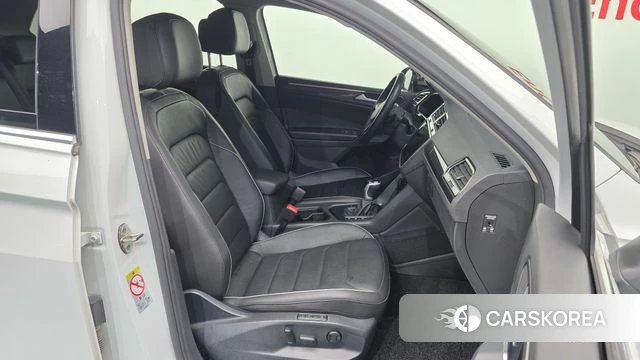Volkswagen Tiguan second Generation 2023 Белый из Кореи, фото 2