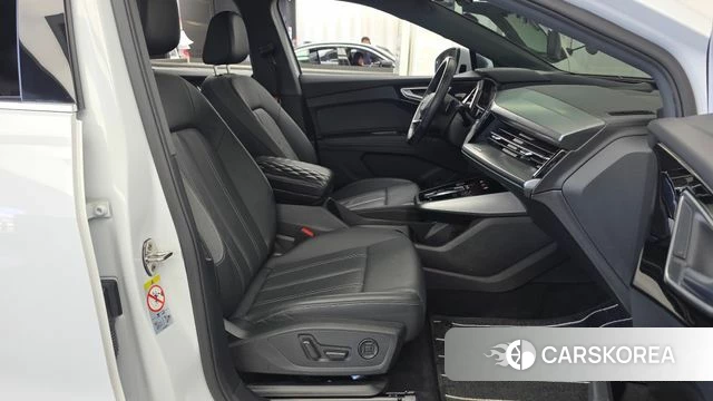 Audi Q4 e-Tron (F4) 2022 Белый из Кореи, фото 2