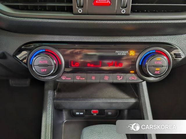 Kia The New K3 2nd generation 2023 Белый из Кореи, фото 2