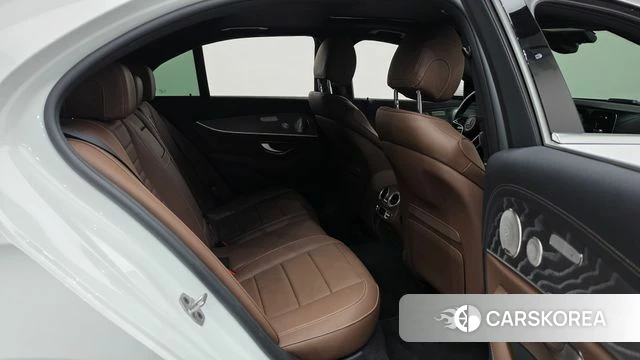 Mercedes-Benz E-Class W213 2023 Белый из Кореи, фото 2