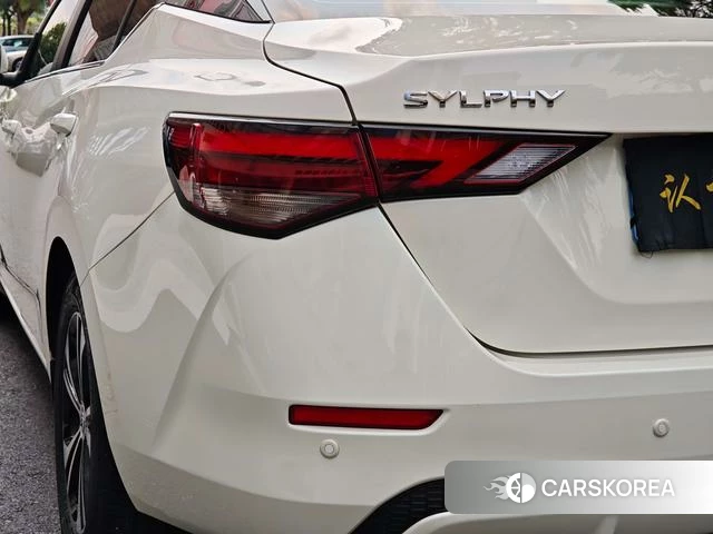 Nissan Sylphy 2023 Белый из Китая, фото 2