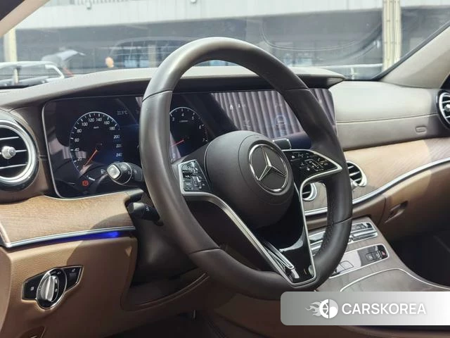 Mercedes-Benz E-Class 2023 Черный из Китая, фото 2
