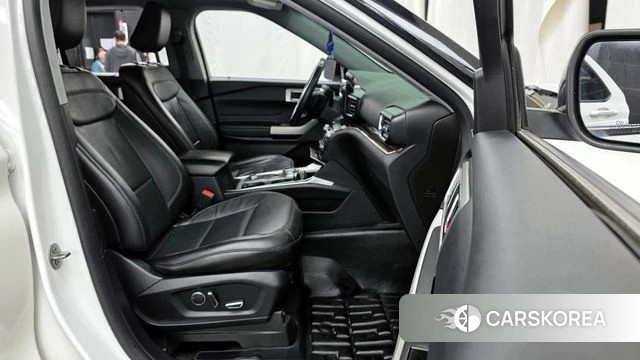 Ford Explorer 6th Generation 2020 Белый из Кореи, фото 2