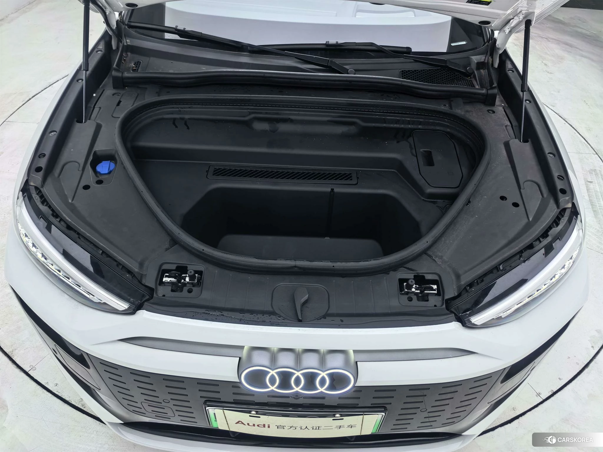 Audi Q6L 2025 Белый из Китая, фото 2