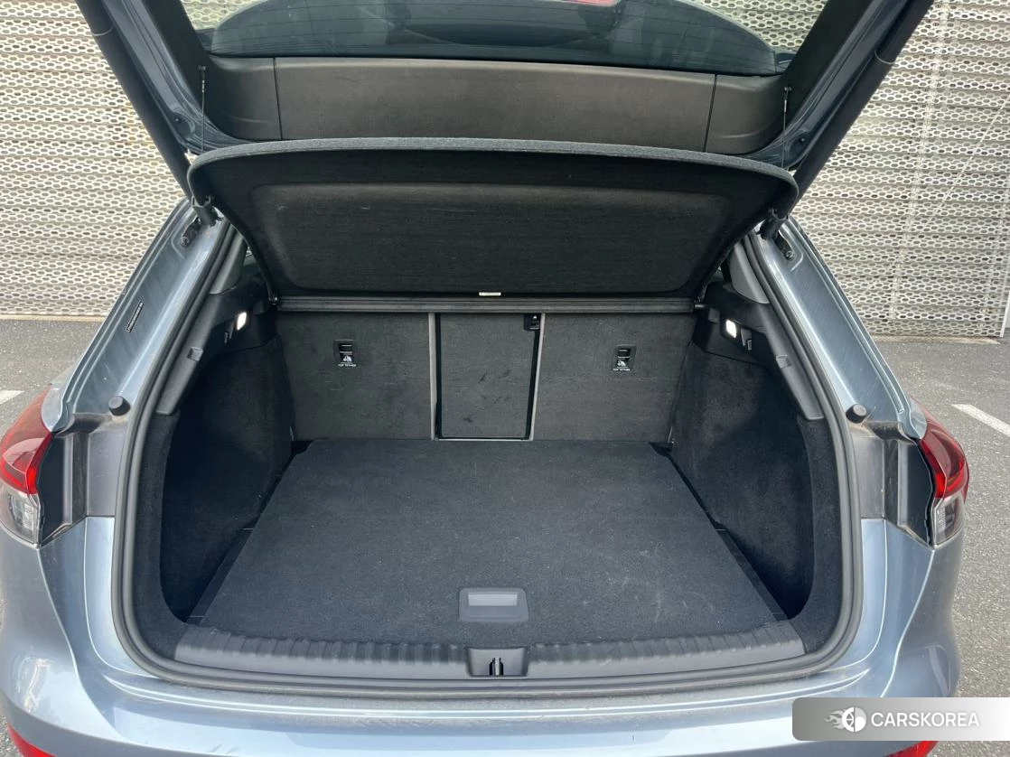 Audi Q4 2023 Синий из Китая, фото 2