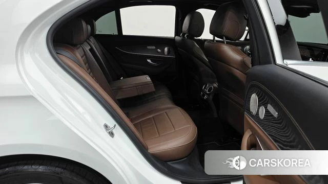 Mercedes-Benz E-Class W213 2022 Белый из Кореи, фото 2