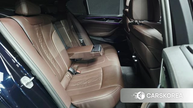 BMW 5 Series (G30) 2023 Черный из Кореи, фото 2