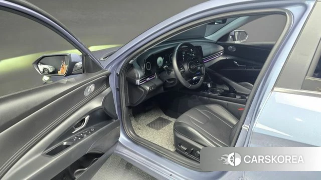 Hyundai The New Avante (CN7) 2023 Светло-серебряный цвет из Кореи, фото 2