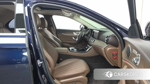 Mercedes-Benz E-Class W213 2018 Синий из Кореи, фото 2