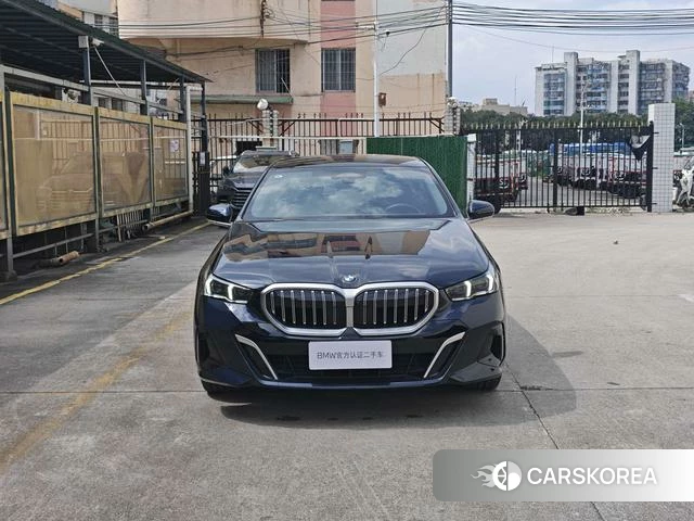 BMW 5 series 2025 Черный из Китая, фото 2