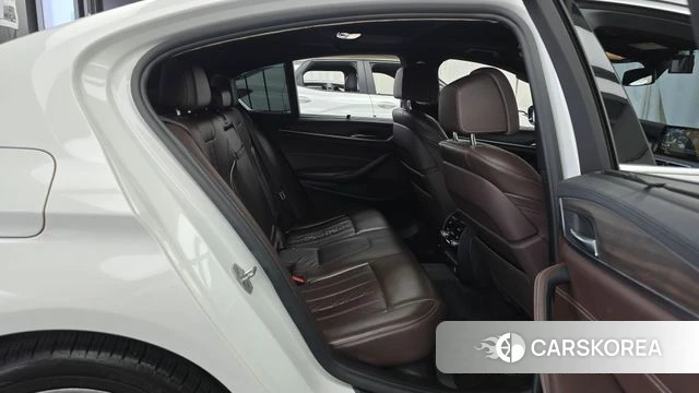 BMW 5 Series (G30) 2018 Белый из Кореи, фото 2