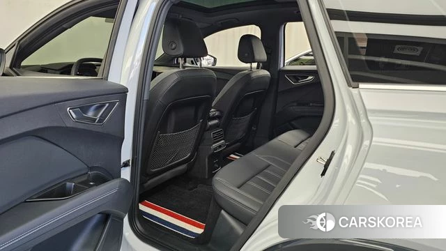Audi Q4 e-Tron (F4) 2025 Белый из Кореи, фото 2