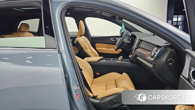 Volvo XC60 second Generation 2021 Серый из Кореи, фото 2