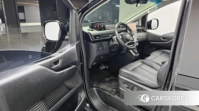 Hyundai Staria 2024 Черный из Кореи, фото 2