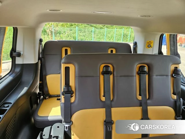Hyundai Staria 2025 Желтый из Кореи, фото 2