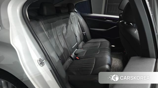 BMW 5 Series (G30) 2019 Белый из Кореи, фото 2
