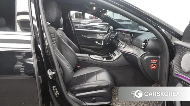Mercedes-Benz E-Class W213 2021 Черный из Кореи, фото 2