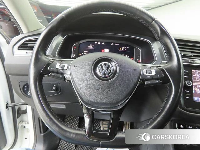 Volkswagen Tiguan second Generation 2020 Белый из Кореи, фото 2