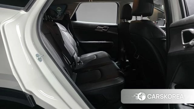Kia Sportage 5th Generation Hybrid 2023 Белый из Кореи, фото 2