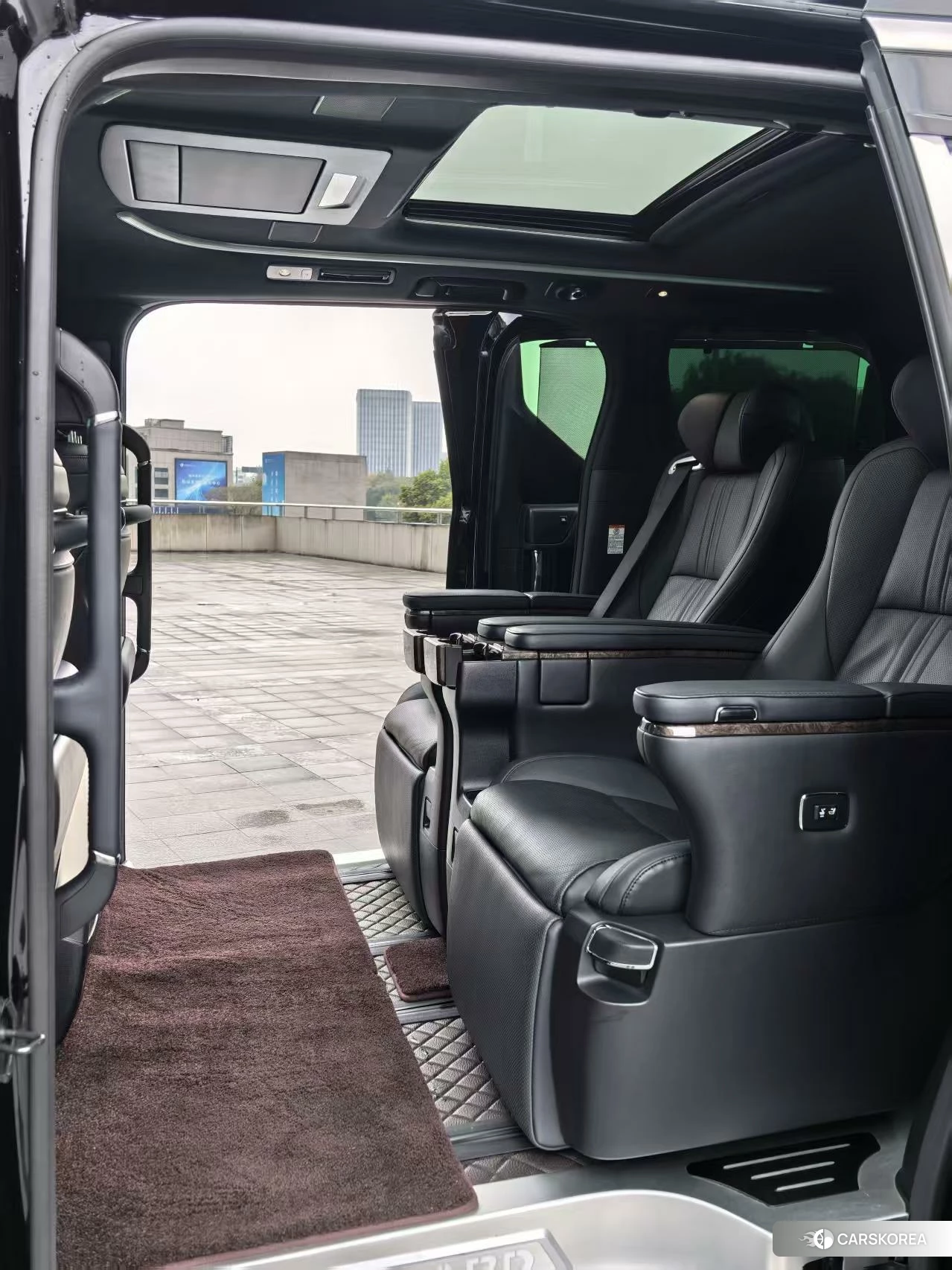 Toyota Alphard 2021 Черный из Китая, фото 2