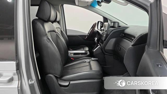 Hyundai Staria 2021 Серебристо-серый из Кореи, фото 2