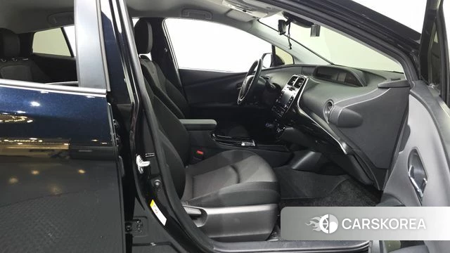 Toyota Prius 4th Generation 2021 Черный из Кореи, фото 2