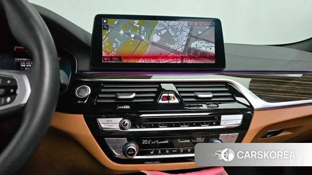 BMW 5 Series (G30) 2020 Серебристо-серый из Кореи, фото 2