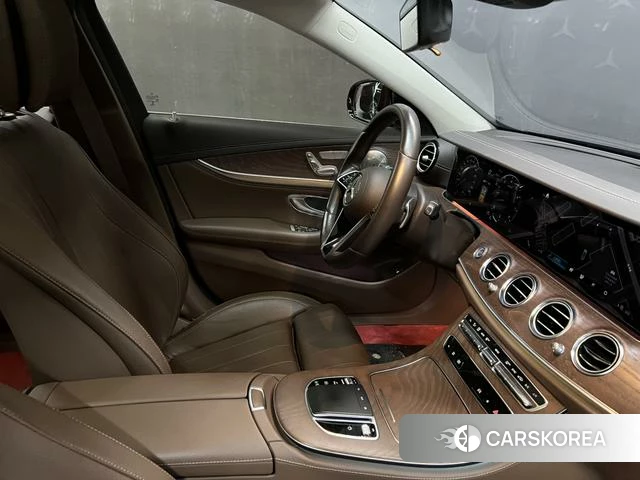 Mercedes-Benz E-Class 2023 Черный из Китая, фото 2