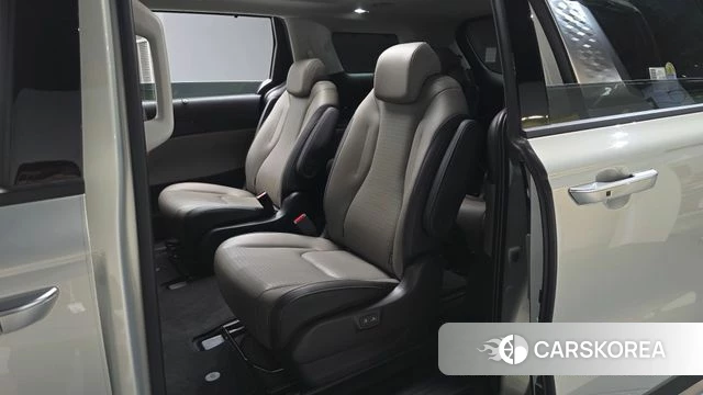 Kia The New Carnival 4th Generation 2024 Серебристо-серый из Кореи, фото 2