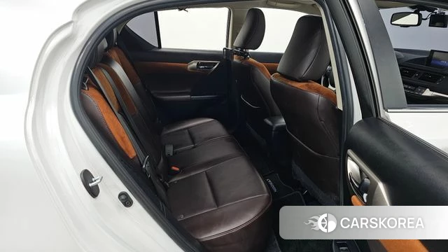 Lexus CT200h 2018 Белый из Кореи, фото 2